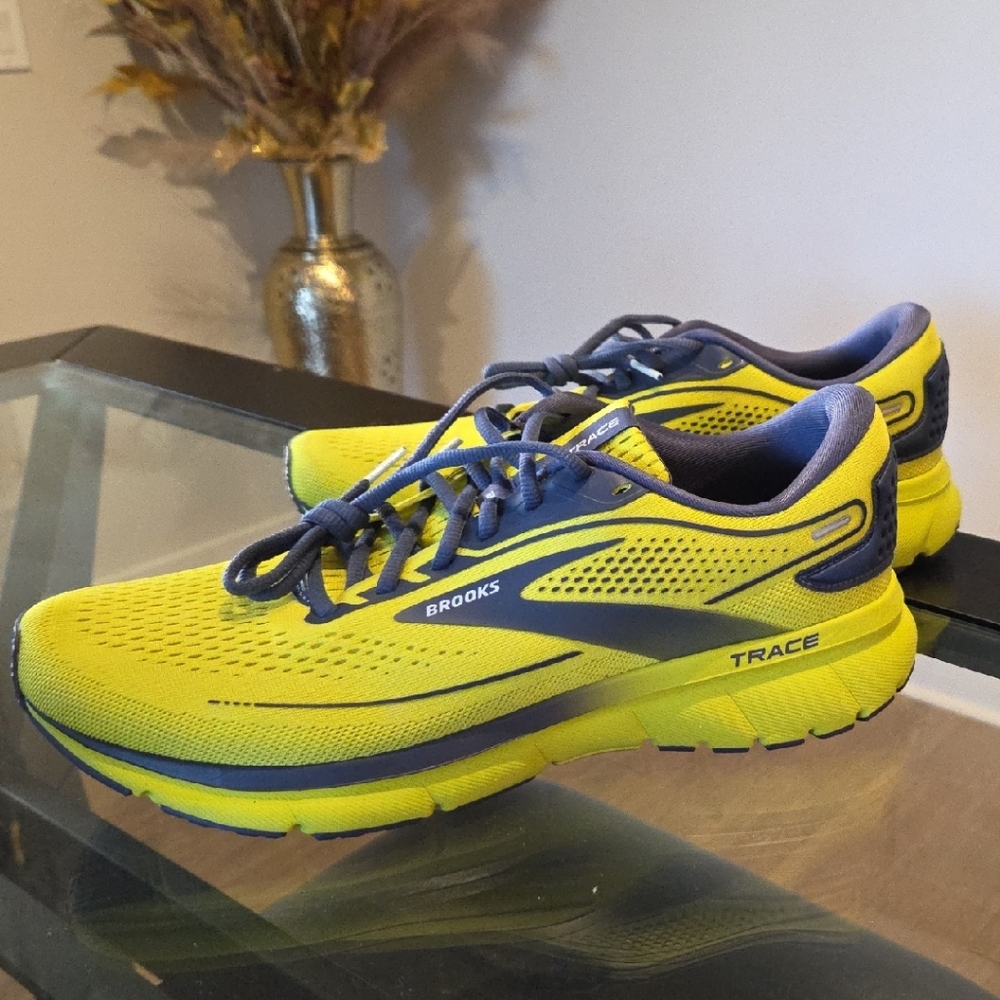 Brooks Trace Yellow and Navy Running Shoes